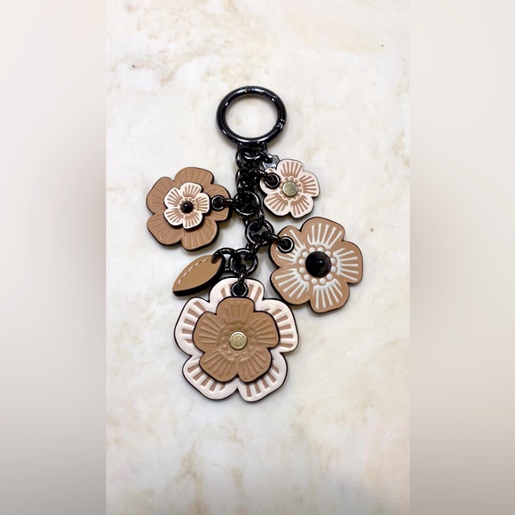Coach Tea Rose bag charm keyring - Picture 1 of 3
